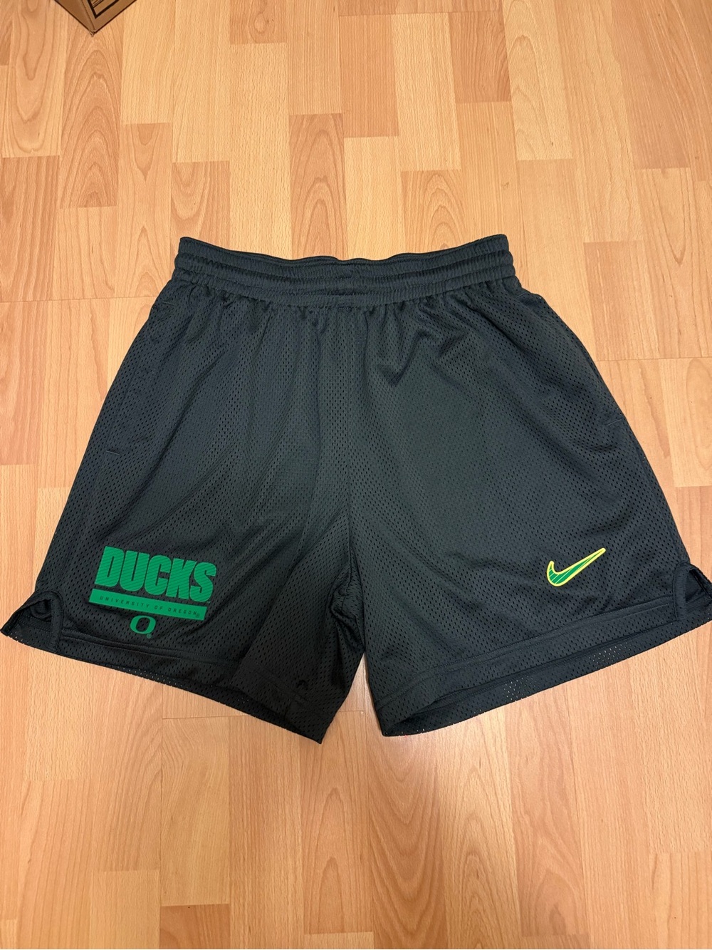 Oregon DUCKS Football TEAM ISSUED Nike Dri-Fit MESH SHORTS      Men's  L